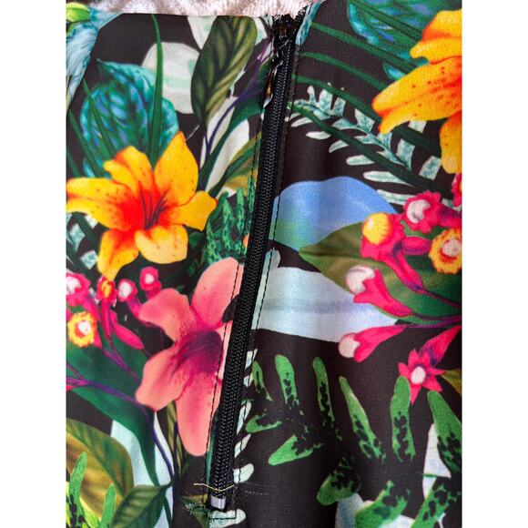 SHOW ME YOUR MUMU Swayer Short High Rise in Tropical Print Size Medium - Picture 4 of 8